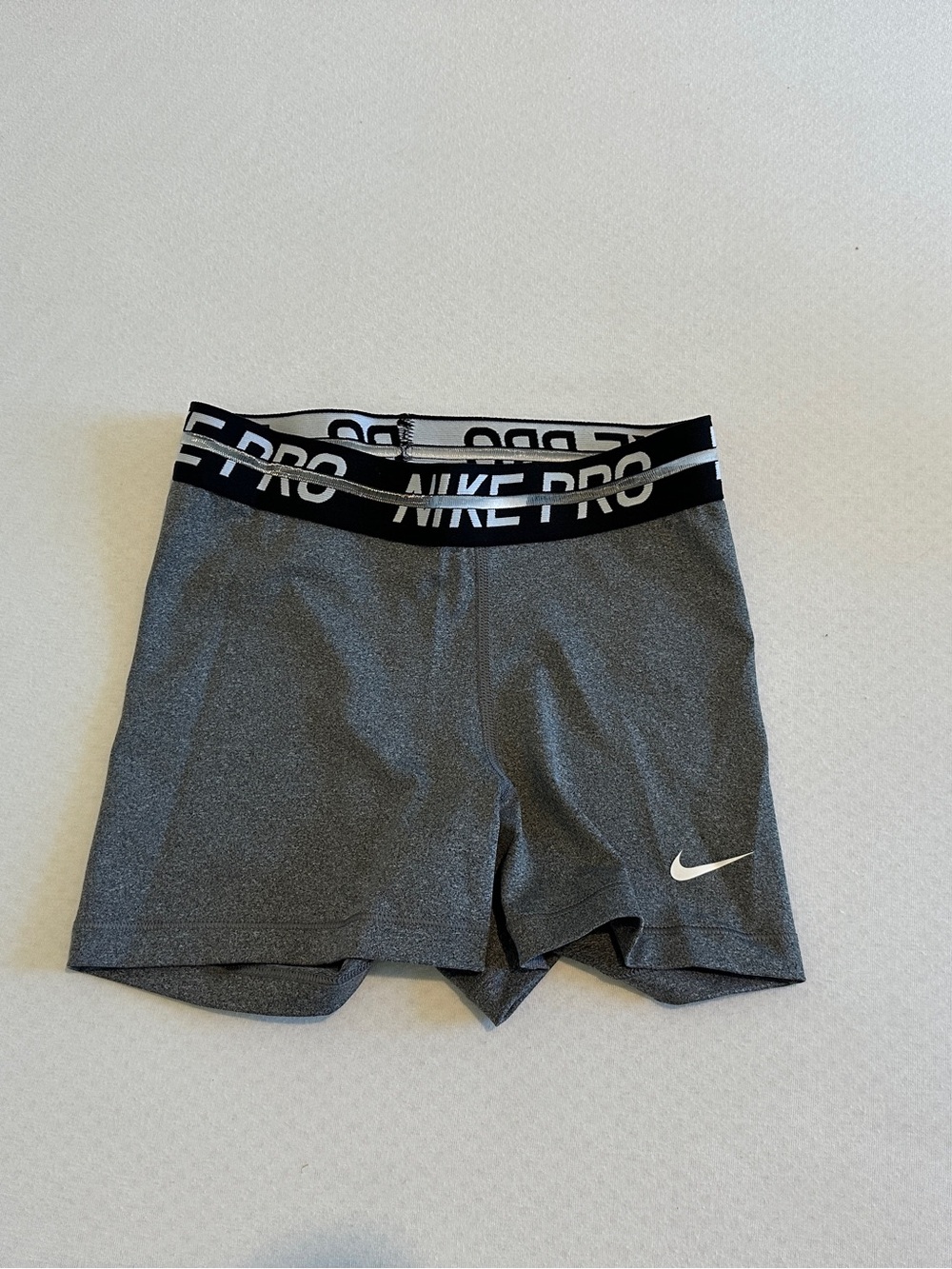 Nike Pro Mid Rise 3” Biker Shorts in Gray size XS
